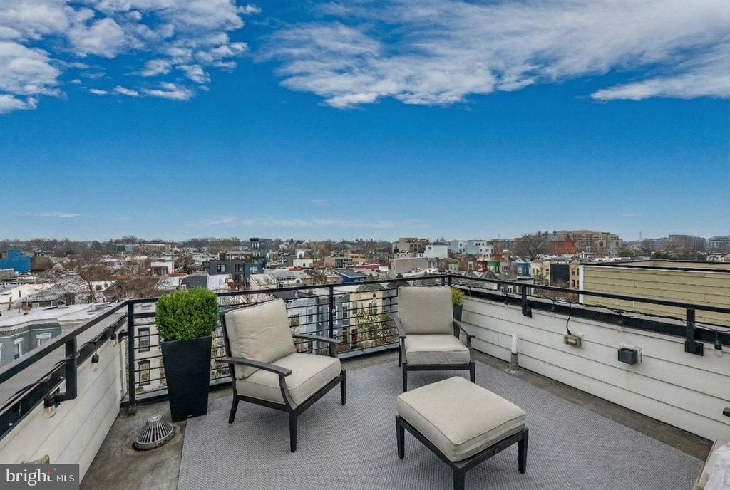 Image 31 of property listing at 1216 I ST NE #A, Washington, DC 20002