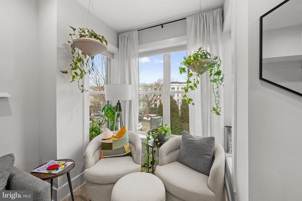 Image 5 of property listing at 1216 I ST NE #A, Washington, DC 20002