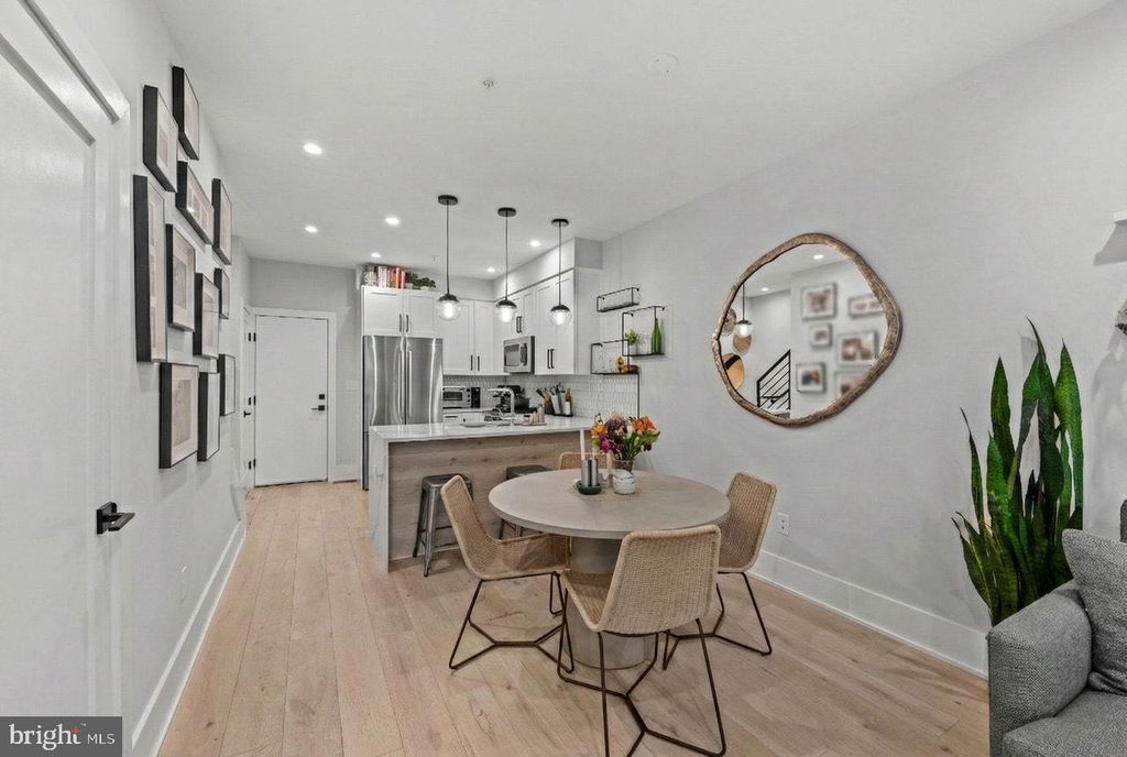 Image 6 of property listing at 1216 I ST NE #A, Washington, DC 20002