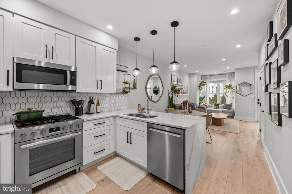 Image 8 of property listing at 1216 I ST NE #A, Washington, DC 20002