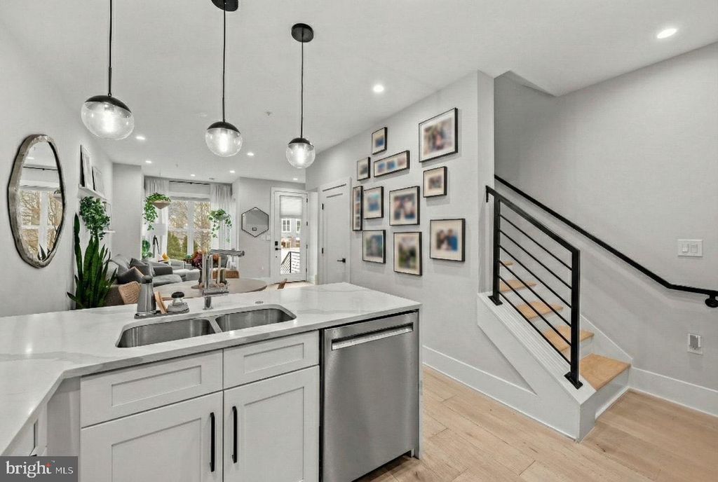 Image 9 of property listing at 1216 I ST NE #A, Washington, DC 20002