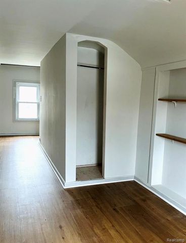 26537 Brettonwoods Street, Madison Heights, MI 48071