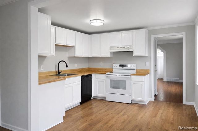 26537 Brettonwoods Street, Madison Heights, MI 48071