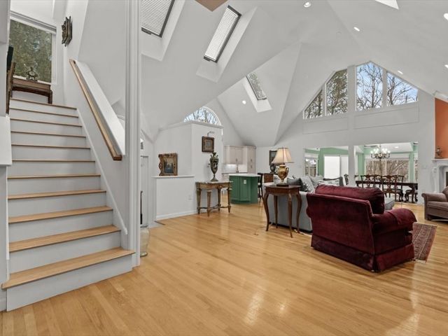 29 Deer Path 29, Hudson, MA 01749