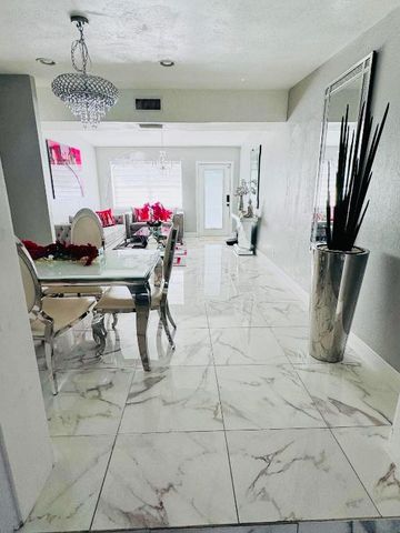 5541 N Lewis Road, West Palm Beach, FL 33415