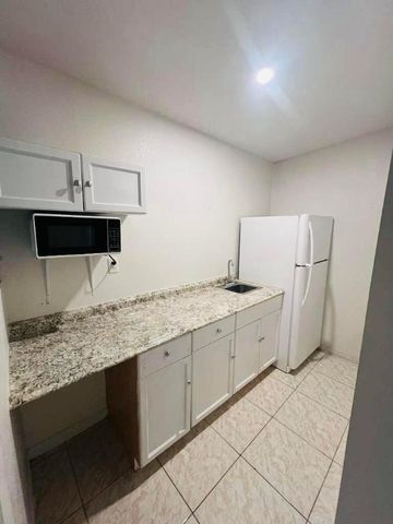 5541 N Lewis Road, West Palm Beach, FL 33415