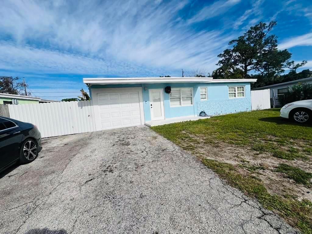 5541 N Lewis Road, West Palm Beach, FL 33415