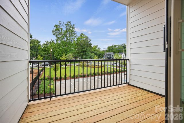 1017 Revival Row, Charlotte, NC 28208