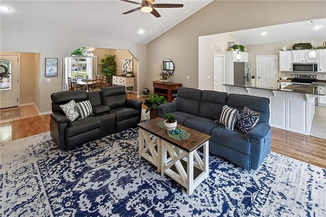 3 Ettington Drive, Bella Vista, AR 72714