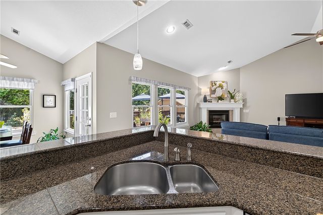 3 Ettington Drive, Bella Vista, AR 72714