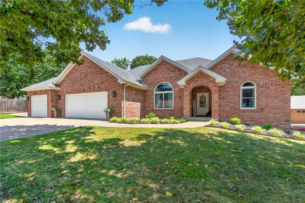 3 Ettington Drive, Bella Vista, AR 72714