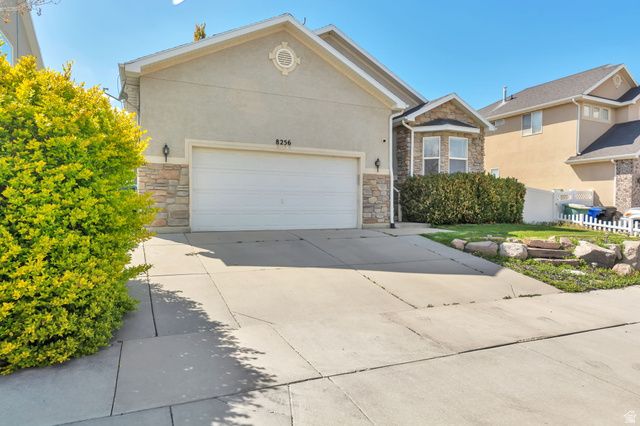8256 S IMPERIAL OAK DR, West Jordan, UT 84081