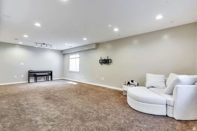 8256 S IMPERIAL OAK DR, West Jordan, UT 84081