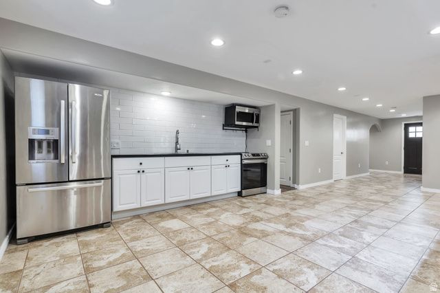 8256 S IMPERIAL OAK DR, West Jordan, UT 84081