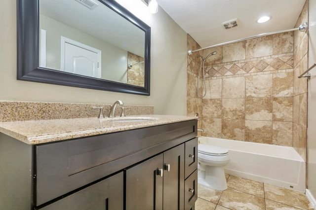 8256 S IMPERIAL OAK DR, West Jordan, UT 84081