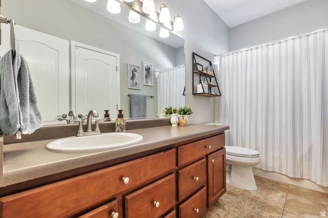 8256 S IMPERIAL OAK DR, West Jordan, UT 84081