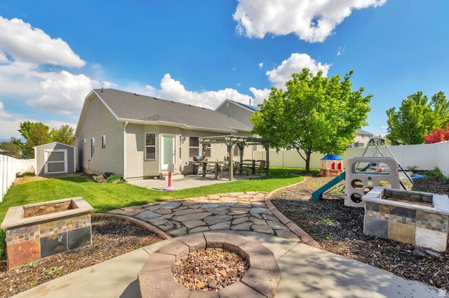 8256 S IMPERIAL OAK DR, West Jordan, UT 84081