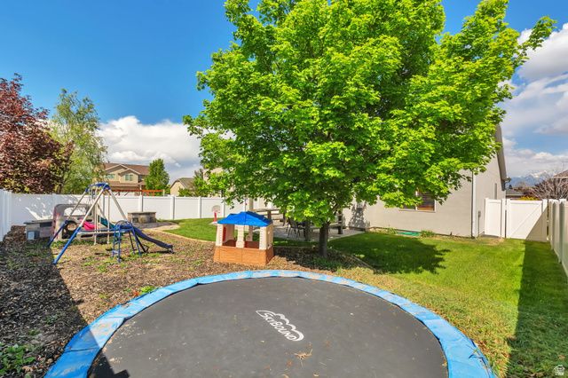 8256 S IMPERIAL OAK DR, West Jordan, UT 84081