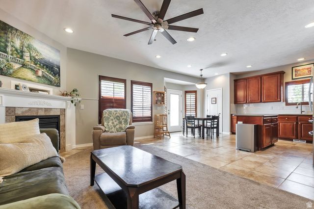 8256 S IMPERIAL OAK DR, West Jordan, UT 84081