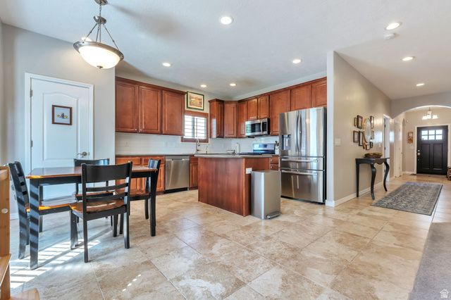 8256 S IMPERIAL OAK DR, West Jordan, UT 84081
