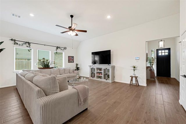 14818 Augusta Avenue, Mont Belvieu, TX 77523