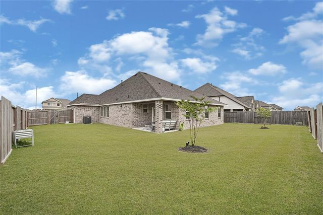 14818 Augusta Avenue, Mont Belvieu, TX 77523