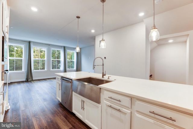 13036 HATTONTOWN SQ, Herndon, VA 20171