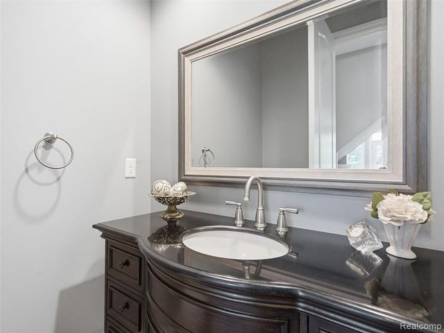 5313 Bristol Parke Circle, Clarkston, MI 48348
