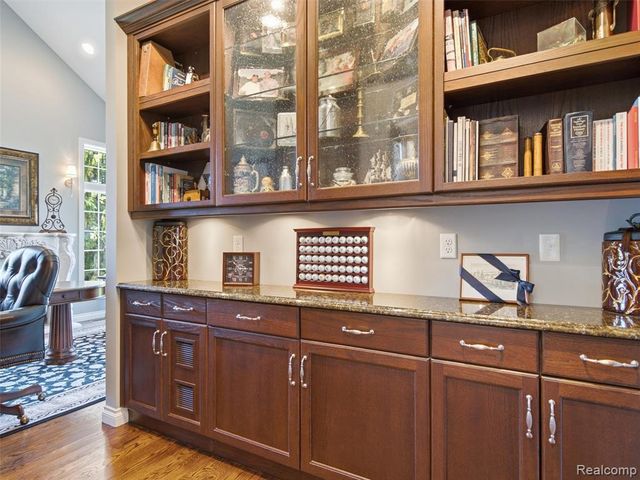 5313 Bristol Parke Circle, Clarkston, MI 48348