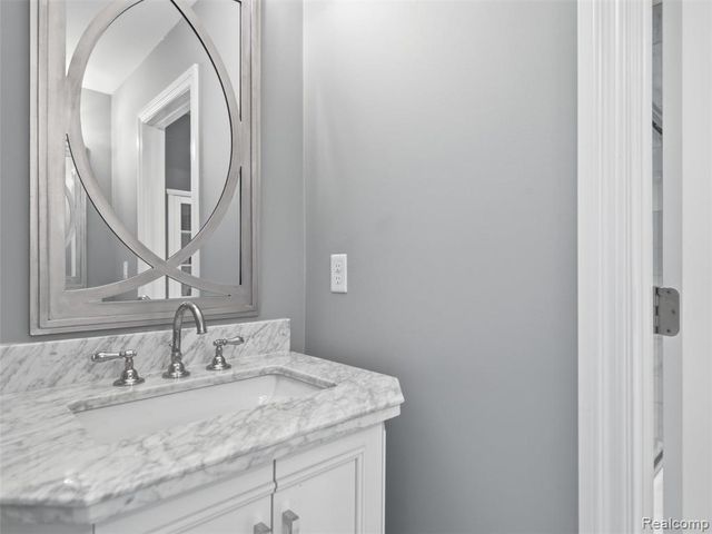 5313 Bristol Parke Circle, Clarkston, MI 48348