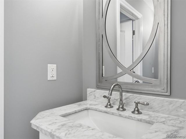 5313 Bristol Parke Circle, Clarkston, MI 48348