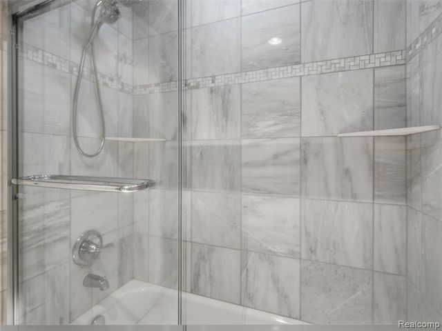 5313 Bristol Parke Circle, Clarkston, MI 48348