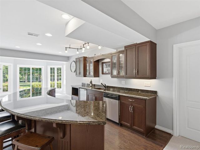 5313 Bristol Parke Circle, Clarkston, MI 48348