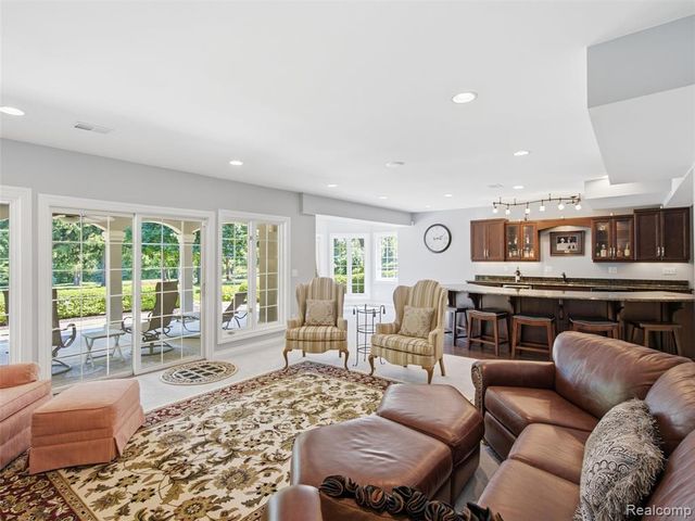 5313 Bristol Parke Circle, Clarkston, MI 48348