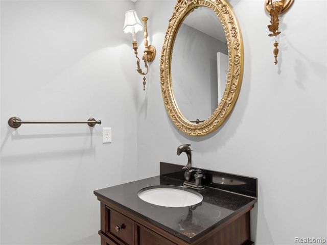 5313 Bristol Parke Circle, Clarkston, MI 48348