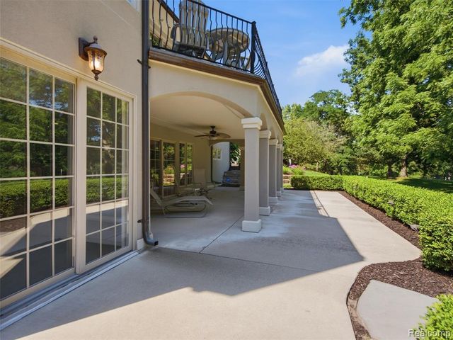 5313 Bristol Parke Circle, Clarkston, MI 48348