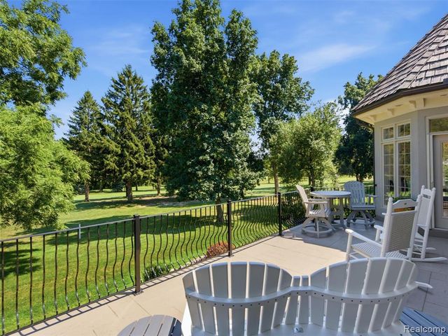 5313 Bristol Parke Circle, Clarkston, MI 48348
