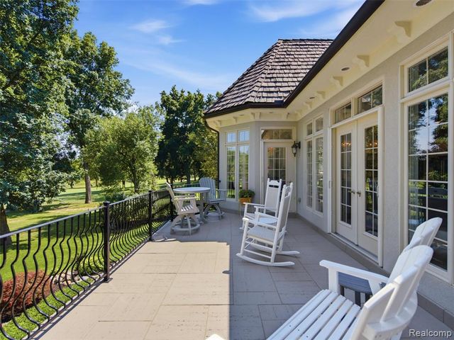 5313 Bristol Parke Circle, Clarkston, MI 48348