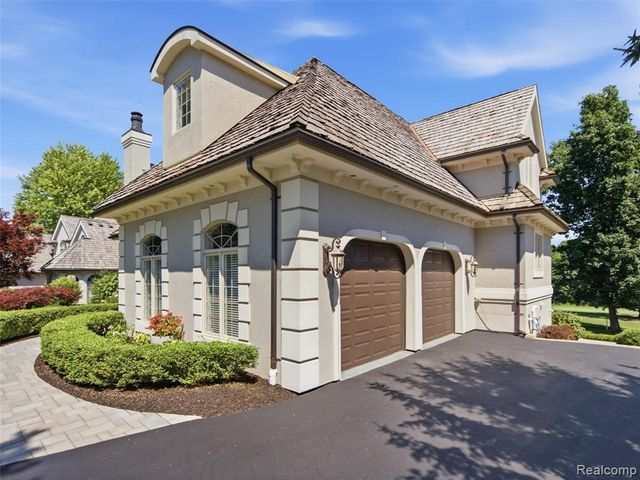5313 Bristol Parke Circle, Clarkston, MI 48348