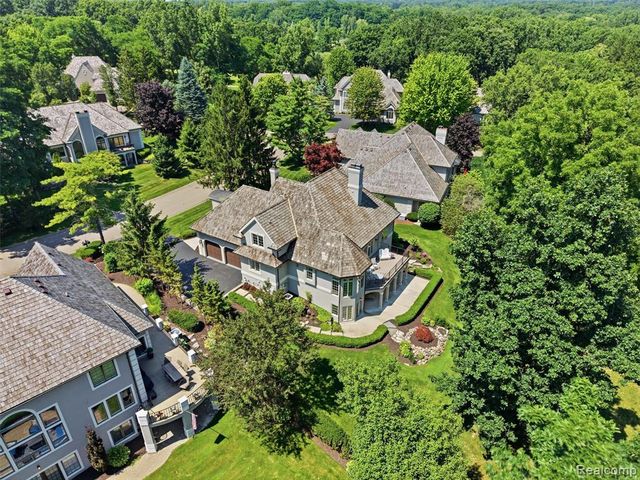 5313 Bristol Parke Circle, Clarkston, MI 48348