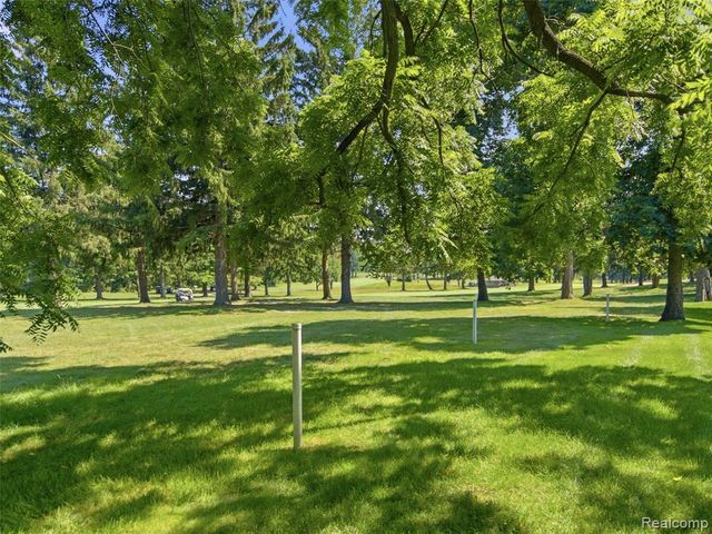 5313 Bristol Parke Circle, Clarkston, MI 48348