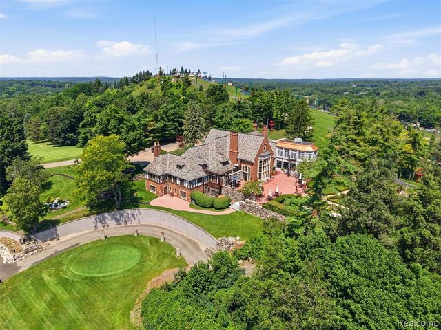 5313 Bristol Parke Circle, Clarkston, MI 48348