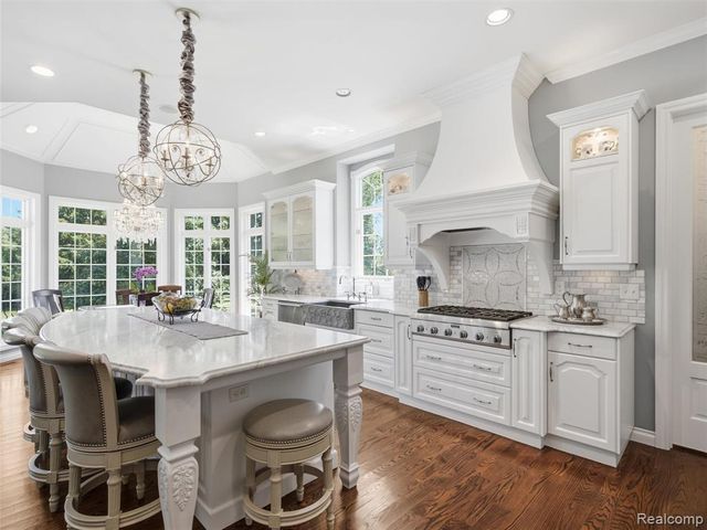 5313 Bristol Parke Circle, Clarkston, MI 48348