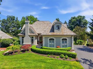 5313 Bristol Parke Circle, Clarkston, MI 48348