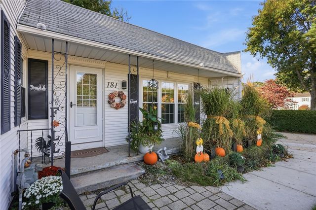 181 Long View Drive, Warwick, RI 02886
