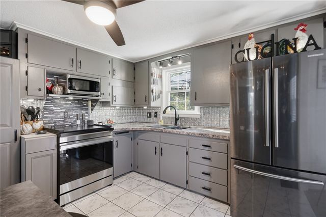 181 Long View Drive, Warwick, RI 02886