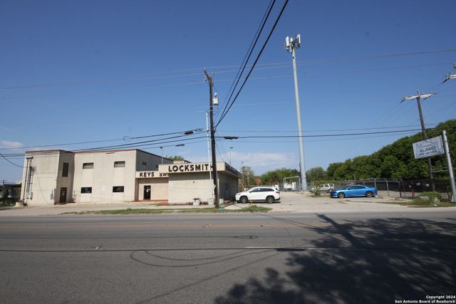 3723 West, San Antonio, TX 78213