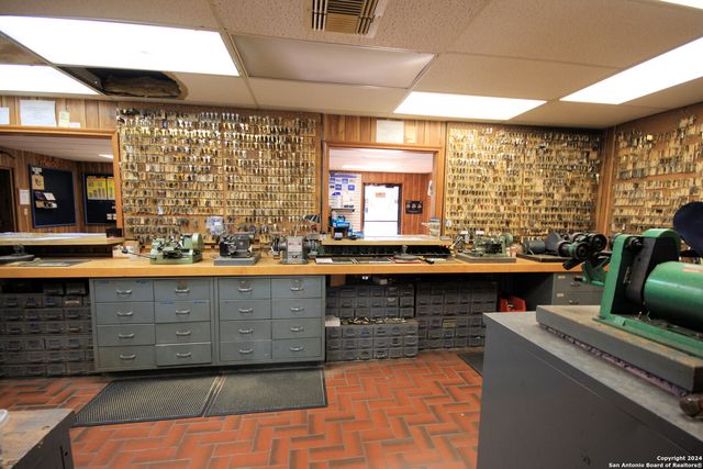 3723 West, San Antonio, TX 78213