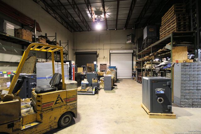 3723 West, San Antonio, TX 78213