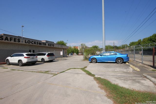 3723 West, San Antonio, TX 78213